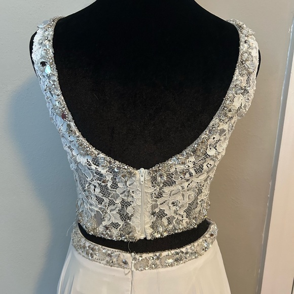 Two piece white formal gown size 4 - Picture 5 of 8
